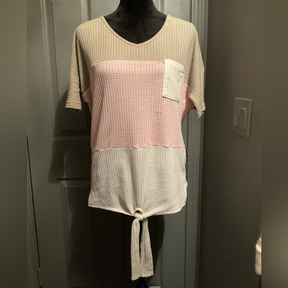 👛 Small tan, pink, and white color block tie top